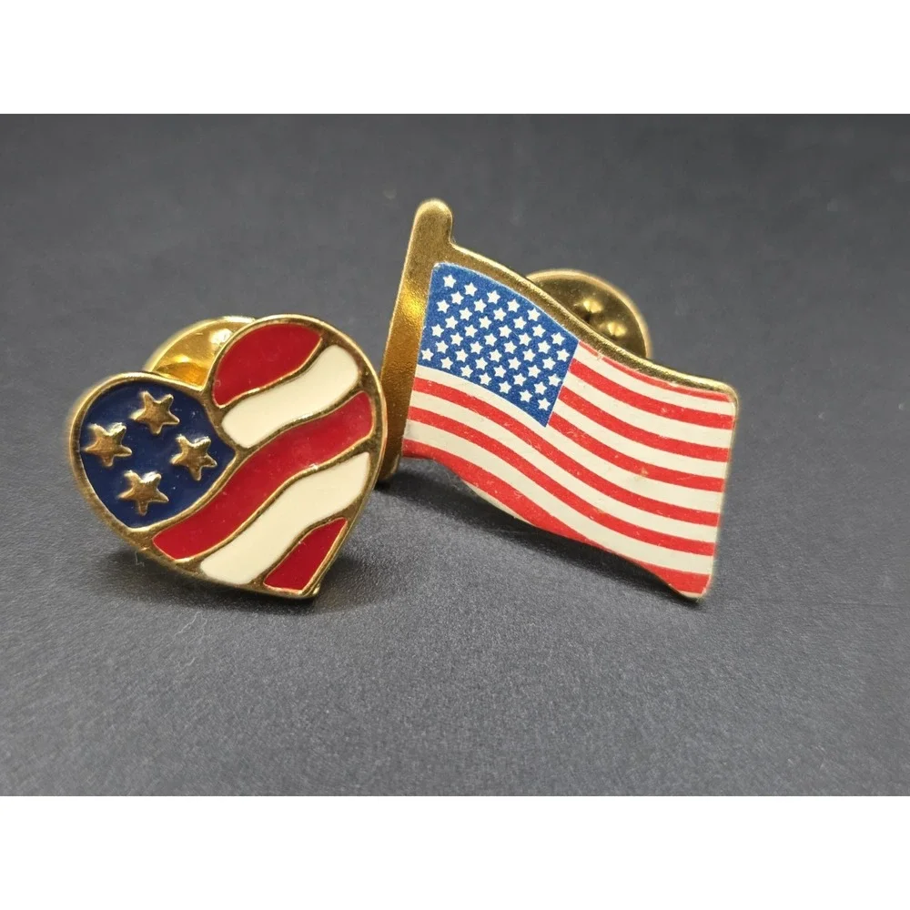 VINTAGE 4TH OF JULY INDEPENDENCE DAY AMREICAN FLAG‎ LAPEL PINS